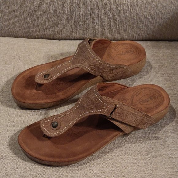 Taos Footwear Brown Sandals - Picture 1 of 8